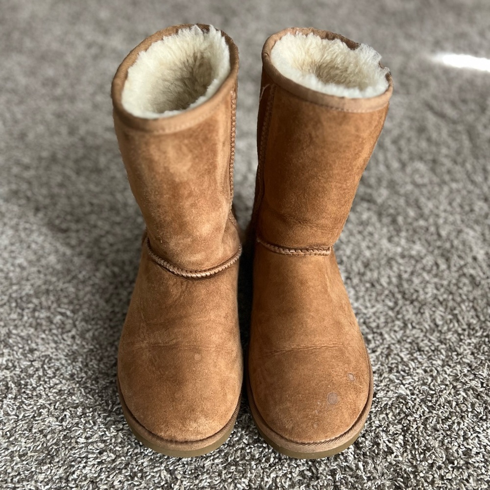 Women Uggs size 8
